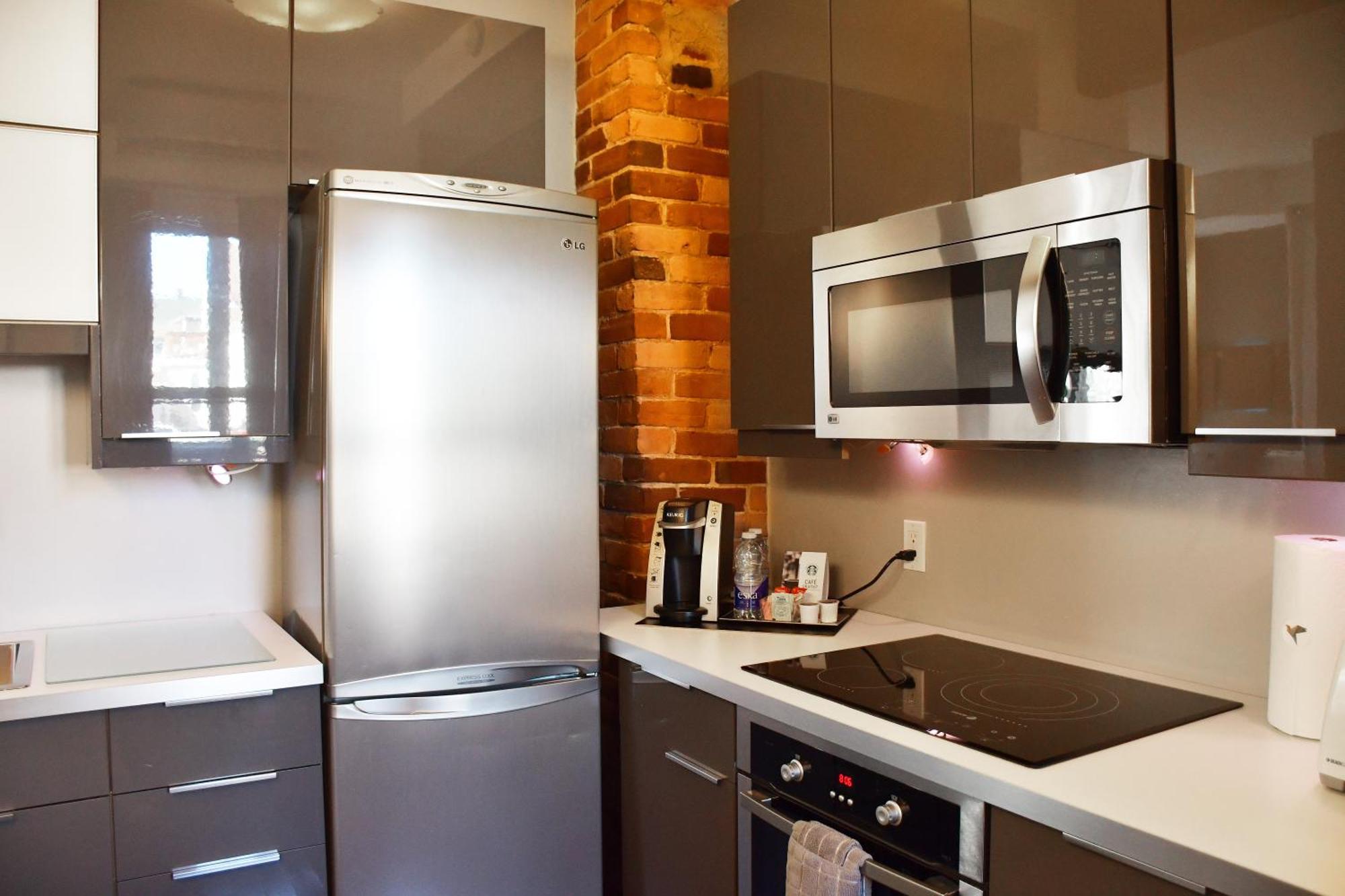 Chateau Queen By Bower Boutique Hotels Moncton Exteriör bild