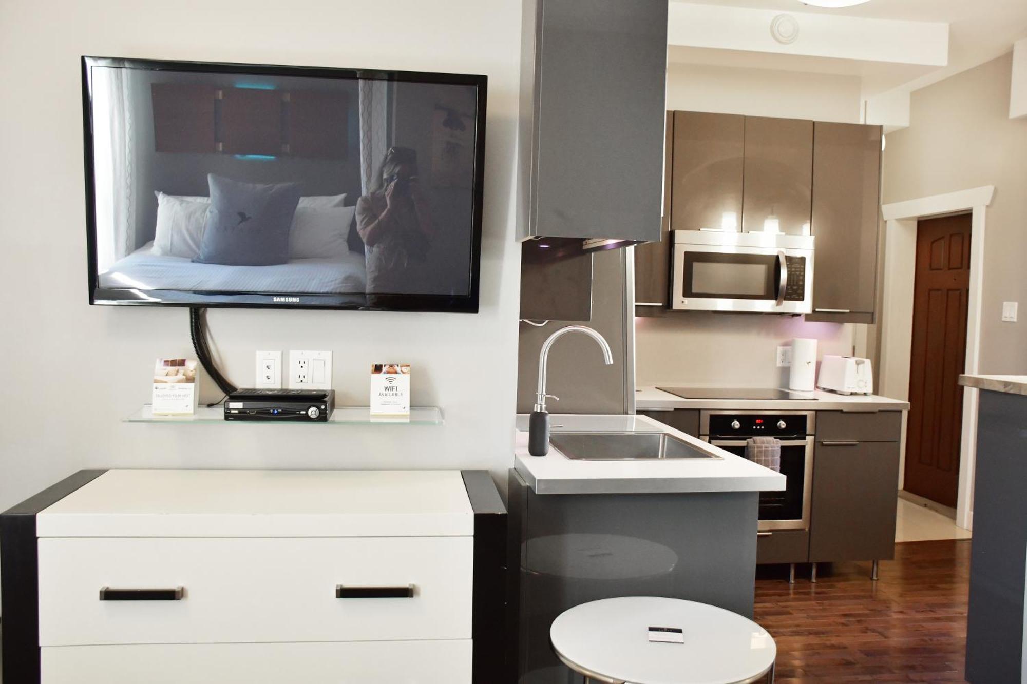 Chateau Queen By Bower Boutique Hotels Moncton Exteriör bild